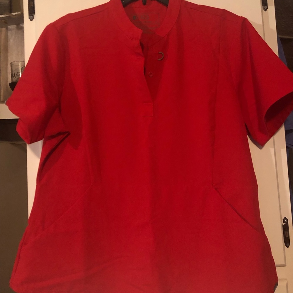 pop red insiza scrub top slim fit new without tags